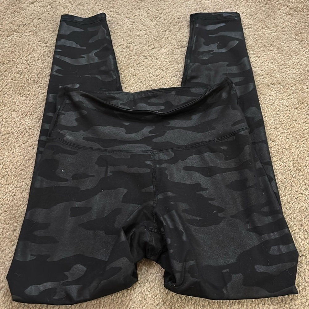 Old Navy Black Camo Leggings